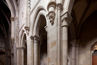 Pannonhalma, bazilika felújítása, dizájn építész: John Pawson, felelős tervező: Gunther Zsolt