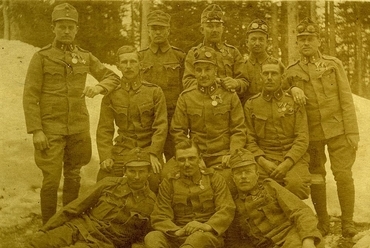 Mőcsényi József (középen) szakasztagjaival 1917-ben, Dél-Tirolban
