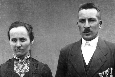 Vitézavatás 1928-ban, Mőcsényi József és családja (részlet)