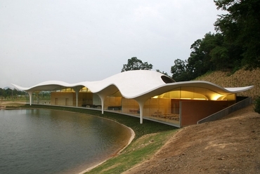Meiso no Mori ravatalozó, forrás: Toyo Ito & Associates, Architects