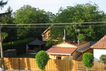 Harmadás Kornél - Az alacsony hajlásszögű tető szakszerűen megvalósított részletmegoldásaiért.Családi ház, Balatonszemes