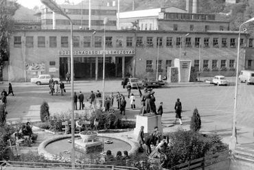 A lemezgyár és a Petőfi tér anno, forrás: Borsodnádasdi Helytörténeti Gyűjtemény