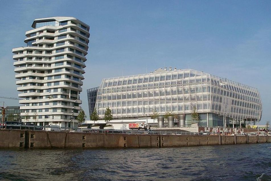 HafenCity - Marco Polo Tower és az Univever Haus. Forrás: Wikipedia
