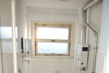 fürdőszoba a felújítás előtt - ICOMOS díjban részesült családi ház felújítása