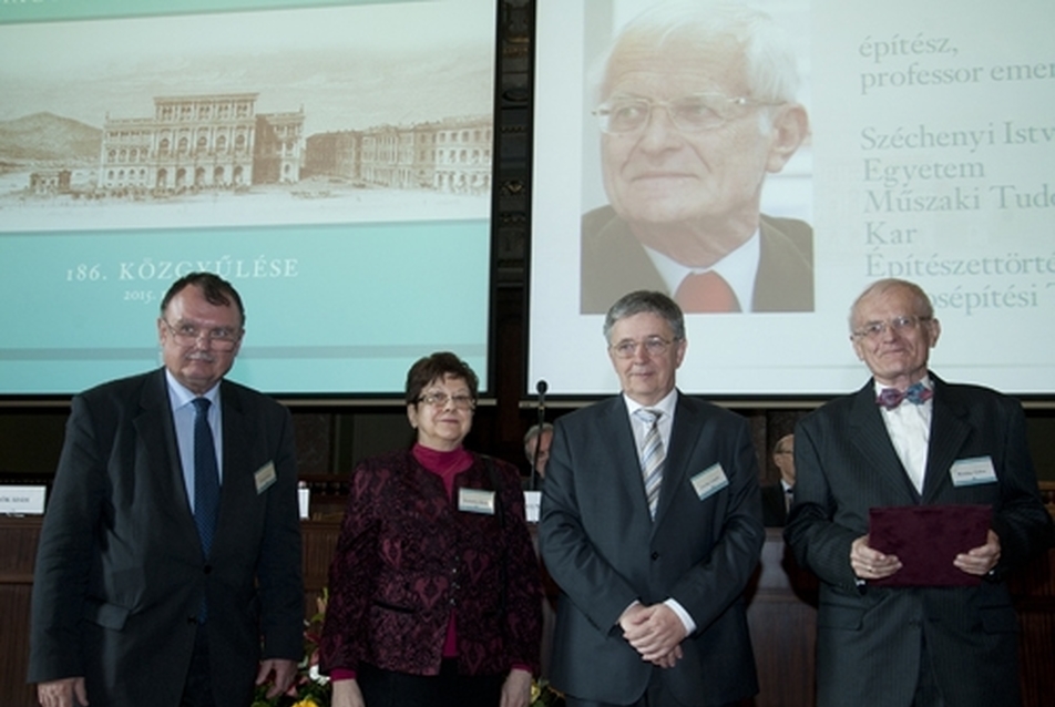 Akadémiai Díjat kapott dr. Winkler Gábor