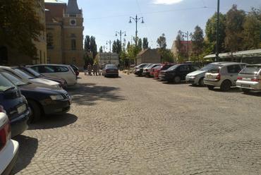 A tér északi oldalán lévő parkolóhely, forrás: dr. Rigó Mihály 
