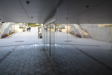 Aluljáró belső tükröződő burkolata - építészet: Veszprémi Építész Műhely - fotó: Kovács Dávid 