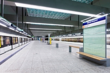 4-es Metro Üvegtextil Panelek - fotó: Bujnovszky Tamás