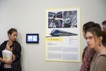 A Magyar Formatervezési Díj kiállítás tárlatvezetése - fotó: Mohai Balázs / Design Hét Budapest