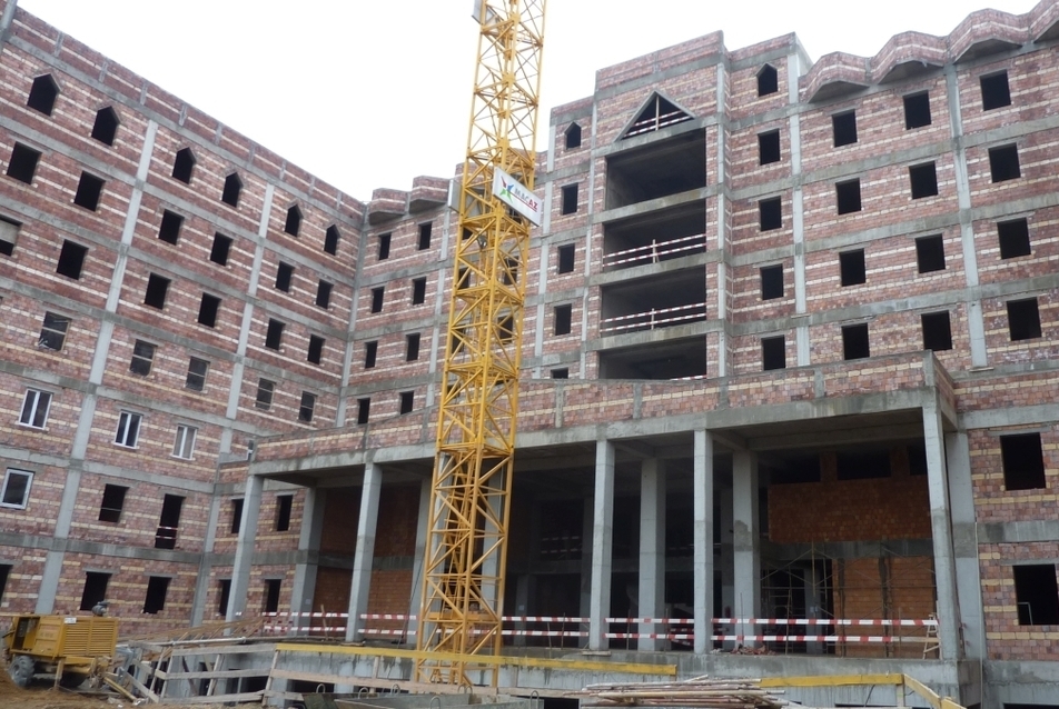 építés közben - Onkológiai központ új épülete - tervezők: Balogh Ferenc, Takács Ákos