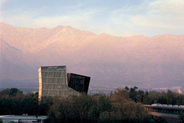 Siamese tornyok, Chilei Katolikus Egyetem, San Joaquín Campus, Santiago