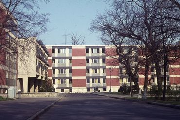 Debrecen, KLTE, Kollégium - építész: Mikolás Tibor