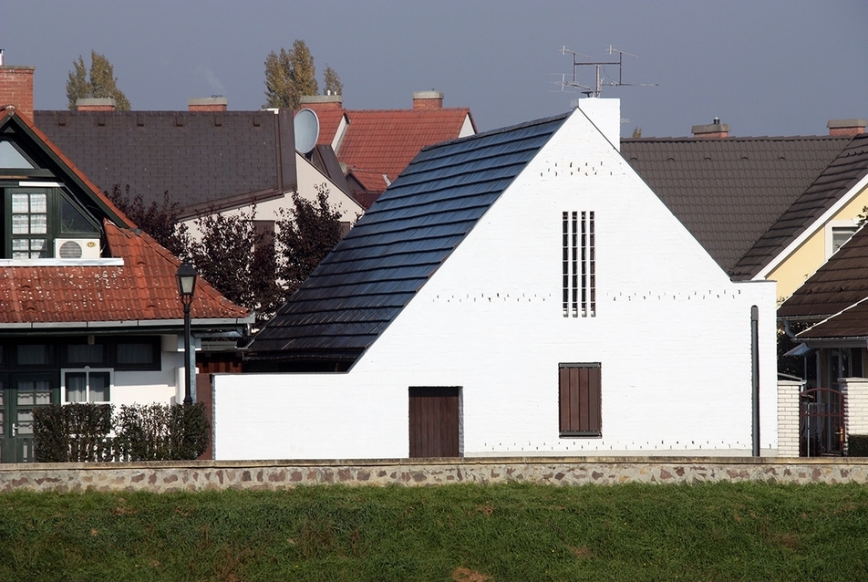 Hagyomány és modernitás: lakóház Szolnokon