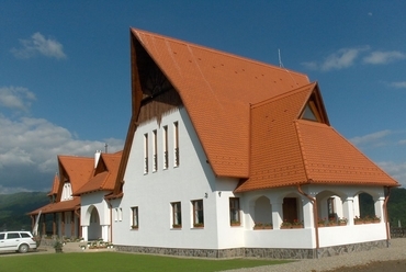 Bejárati nézet - Mariánum, Tündérkert közösségi ház - Callmeyer László