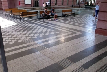 Békéscsabai vasútállomás felújítása - építész: Bánszky Szabolcs - fotó: Mata-Dór Architektúra 
