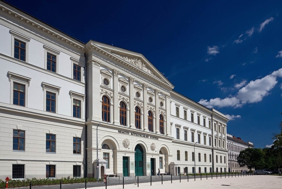 a Nemzeti Közszolgálati Egyetem főépülete, a Ludovica - fotó: Zsitva Tibor