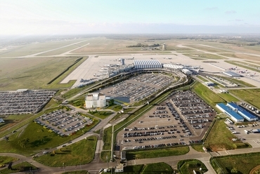 Airport Hotel - építész: Szerdahelyi László