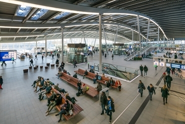 Benthem Crouwel Architects: Utrecht Centraal. Fotó: Jannes Linders (Luchtfoto)