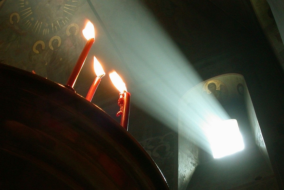 Ablak egy ortodox templomban