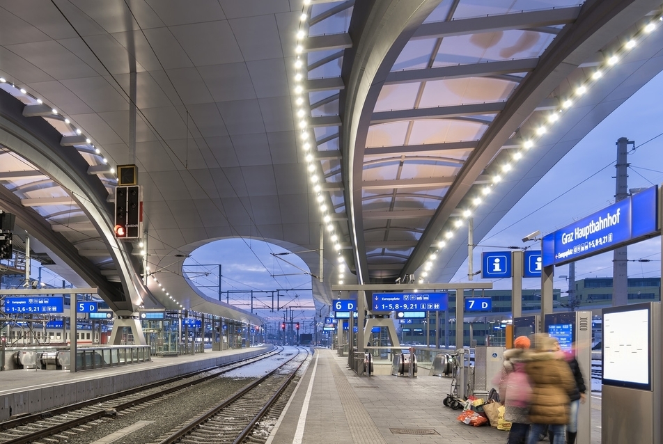 Graz Hauptbahnhof - peronfedés. Forrás: pierer.net