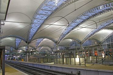 Leuven, a pályaudvar csarnokszerkezete - építész: Philippe Samyn - forrás: Wikipedia