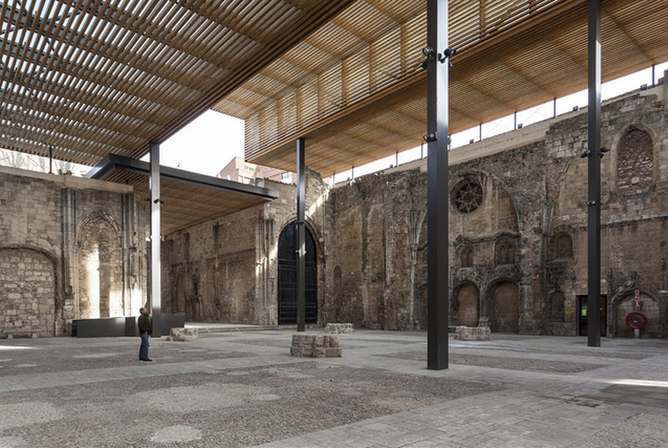Védelmet és új perspektívát nyújtó tető Burgosban