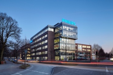 A Hörmann tűz- és füstgátló ajtók nemcsak a biztonságot garantálják, hanem az épületen belüli átláthatósághoz is hozzájárulnak. - Philips székház, Hamburg - építész: Schaub & Partner Architekten - fotó: Hörmann