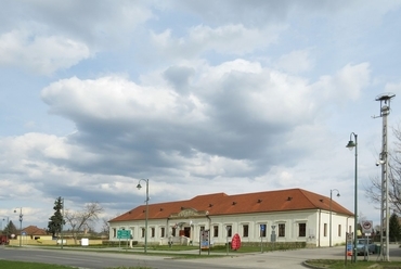 Beleznay-kastély bővítése, színház- és rendezvényépület - építész: Guba Sándor és Hámori Péter