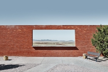 Matt Portch - The Wall Frame (“A falkeret”), Arizona - Barrington-kráter bejárati épülete -Arizona, USA, 2015 - Architectural Photography Award