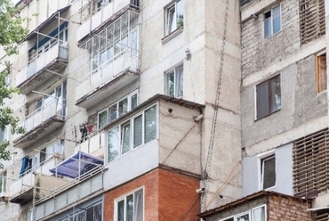 Teraszbeépítések a Gladani lakótelepen, Tbiliszi, Grúzia