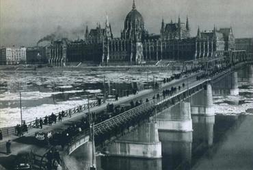 A Kossuth híd 1946-ban - Forrás: egykor.hu