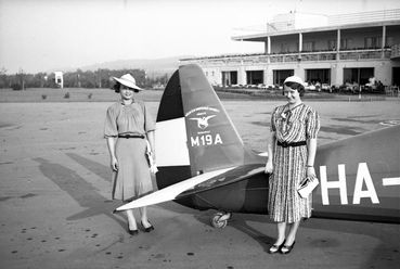 Rubik M-19 túrarepülőgép a Budaörsi repülőtéren 1939-ben - forrás: Fortepan