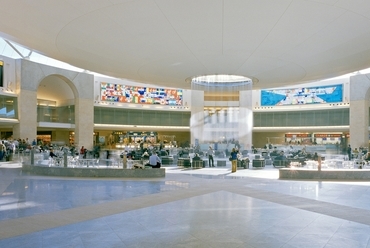 Ben Gurion Reptér (2004), Tel Aviv, Izrael, a rotunda a vízeséssel - forrás: safdiearchitects.com