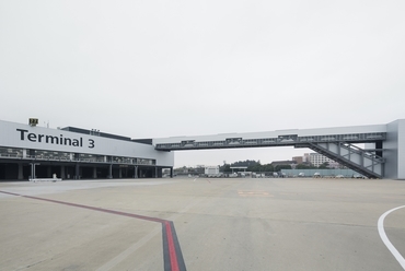 Narita International Airport Terminal 3 - tervező: NIKKEN SEKKEI + Ryohin Keikaku + PARTY - fotó: Kenta Hasegawa