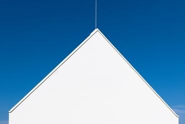 Ez Darabos György egyik  kedvenc fotója, fehér ház, ablak nélkül. Ennél egyszerűbb nincs. Köveskál. 