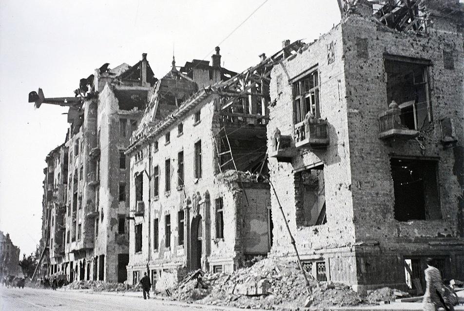 Az Attila út 35 a háború után -fotó: Fortepan