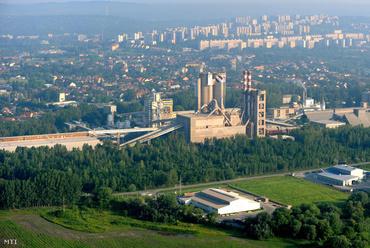 a Hejőcsabai Cementgyár, fotó: MTI