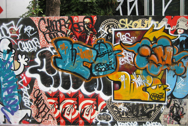 A Cartier Fondation egyik utcai graffitije. 