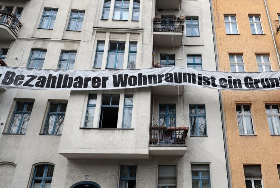 A lakhatás alapvető jog — hirdetik a mozgalom tagjai Berlinben. Fotó: Der Spiegel