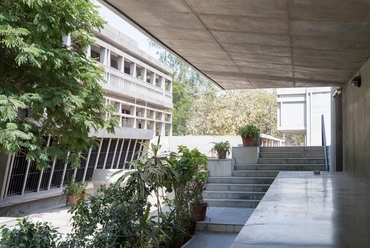 Balkrishna Doshi: Lalbhai Dalpatbhai Indológiai Intézet, Ahmedábád, 1962. Fotó © Iwan Baan, 2018