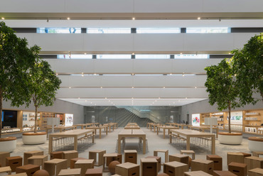 Apple Store, Milánó - építész: Foster and Partners - fotó: Nigel Young