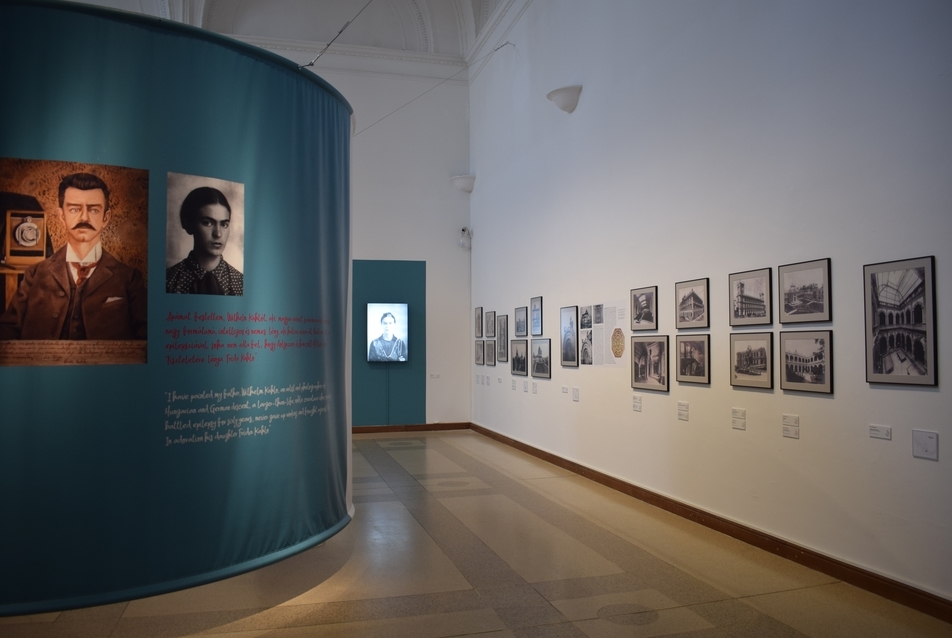 A Guillermo Kahlo fotóiból rendezett kiállítás szeptember 22-ig tekinthető még meg a Műcsarnok Kamaratermében.