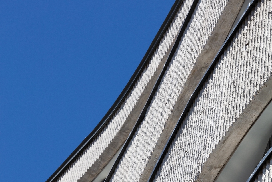 Csarnoktéri Meininger Hotel – a „Hullámzó Ház”, Tervezők: Vadász és Tsai. Építőművész Kft., 2019., Fotó: Bujnovszky Tamás