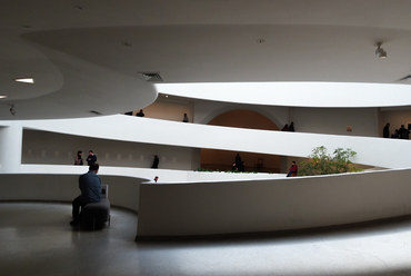 A Guggenheim híres rámpája - fotó: VillageHero, flickr.com