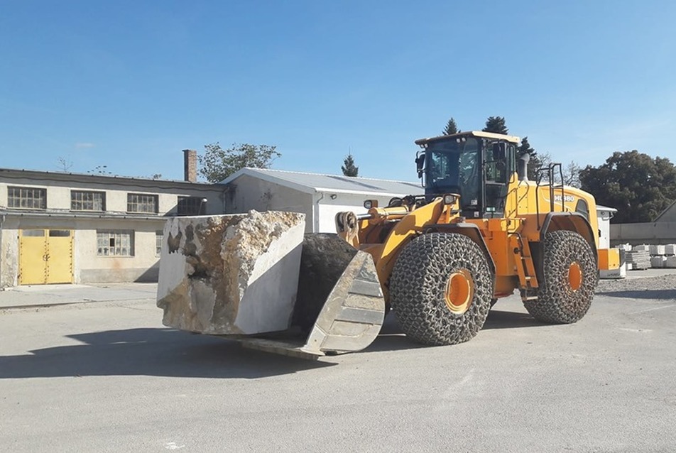 „…csak a kővel foglalkozni”: új üzemcsarnok a Reneszánsz Zrt-nél