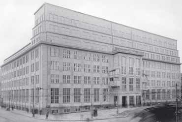 Az Országos Gazdasági Bank székháza, Varsó. Tervező: Rudolf Świerczyński. 1928-1931