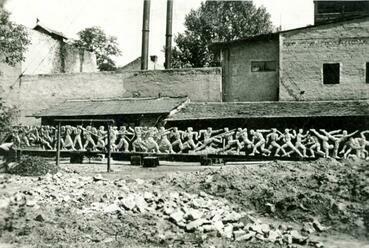 Készül Kocsis András domborműve a Nemzeti Sportcsarnok  főbájarata fölé., Forrás: Fortepan, 1942., 101191 