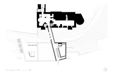 Dél-Vesztfáliai Múzeum és Kulturális Fórum, Arnsberg. A régi épület pinceszintje, illetve a bővítés legfelső szintjének összekapcsolódása. Forrás: Bez + Kock Architekten