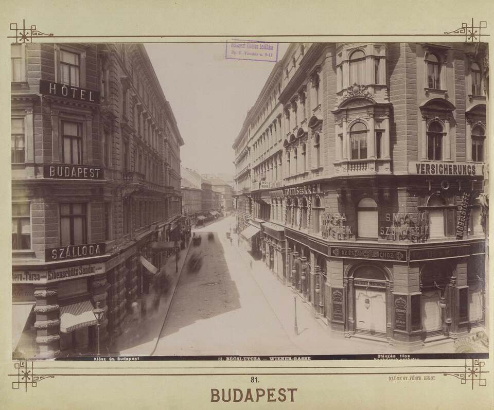 Budapest V. Bécsi utca a Szervita tér felől nézve. A felvétel 1890 után készült. forrás: Fortepan / Budapest Főváros Levéltára. Levéltári jelzet: HU.BFL.XV.19.d.1.07.082