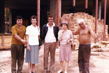 Egy építkezésen 1981-ben. Forrás: Cs. Juhász Sára hagyatéka